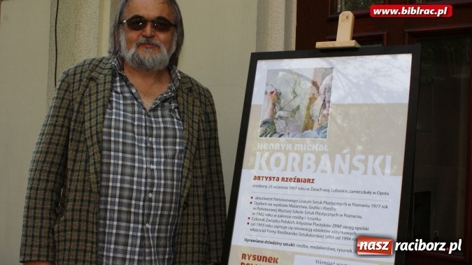 Zdjęcie w galerii na portalu naszraciborz.pl: Wernisaż wystawy prac Henryka M. Korbańskiego w bibliotece  wiadomości z regionu
