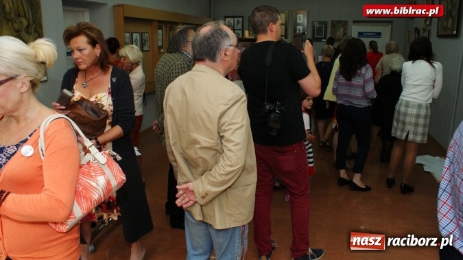 Zdjęcie w galerii na portalu naszraciborz.pl: Wernisaż wystawy prac Henryka M. Korbańskiego w bibliotece  wiadomości z regionu
