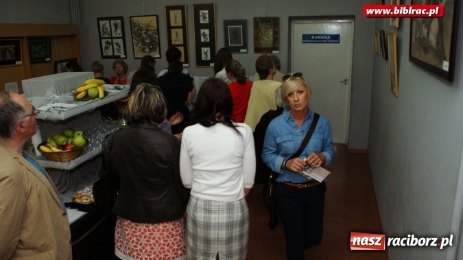Zdjęcie w galerii na portalu naszraciborz.pl: Wernisaż wystawy prac Henryka M. Korbańskiego w bibliotece  wiadomości z regionu