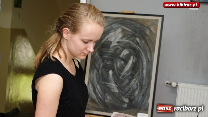 Zdjęcie w galerii na portalu naszraciborz.pl: Wernisaż wystawy prac Henryka M. Korbańskiego w bibliotece  wiadomości z regionu