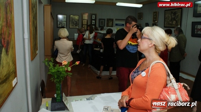 Zdjęcie w galerii na portalu naszraciborz.pl: Wernisaż wystawy prac Henryka M. Korbańskiego w bibliotece  wiadomości z regionu