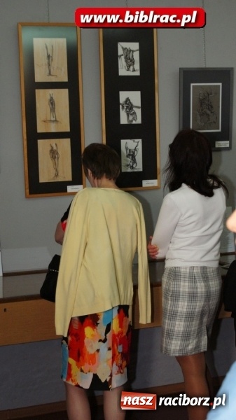 Zdjęcie w galerii na portalu naszraciborz.pl: Wernisaż wystawy prac Henryka M. Korbańskiego w bibliotece  wiadomości z regionu