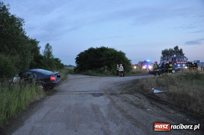 Zdjęcie w galerii na portalu naszraciborz.pl: W Zabełkowie kobieta z dzieckiem wjechała pod przyczepę ciągnika FOTO wiadomości z regionu