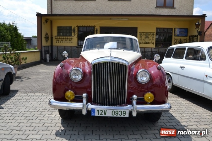 Zdjęcie w galerii na portalu naszraciborz.pl: Oldtimery w Bieńkowicach. Zobacz piękne auta i motocykle  wiadomości z regionu