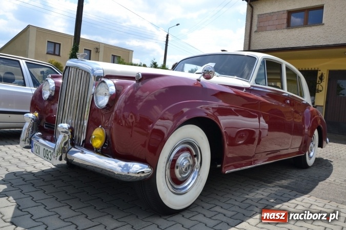 Zdjęcie w galerii na portalu naszraciborz.pl: Oldtimery w Bieńkowicach. Zobacz piękne auta i motocykle  wiadomości z regionu