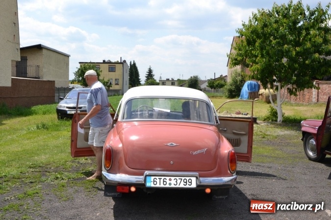 Zdjęcie w galerii na portalu naszraciborz.pl: Oldtimery w Bieńkowicach. Zobacz piękne auta i motocykle  wiadomości z regionu