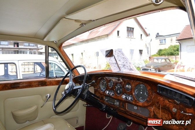 Zdjęcie w galerii na portalu naszraciborz.pl: Oldtimery w Bieńkowicach. Zobacz piękne auta i motocykle  wiadomości z regionu