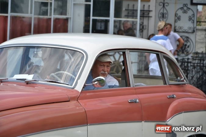 Zdjęcie w galerii na portalu naszraciborz.pl: Oldtimery w Bieńkowicach. Zobacz piękne auta i motocykle  wiadomości z regionu