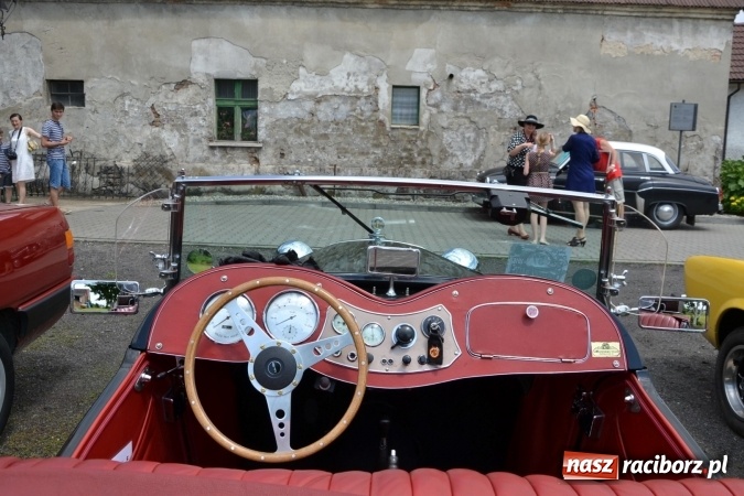 Zdjęcie w galerii na portalu naszraciborz.pl: Oldtimery w Bieńkowicach. Zobacz piękne auta i motocykle  wiadomości z regionu