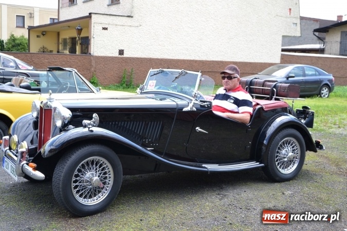Zdjęcie w galerii na portalu naszraciborz.pl: Oldtimery w Bieńkowicach. Zobacz piękne auta i motocykle  wiadomości z regionu