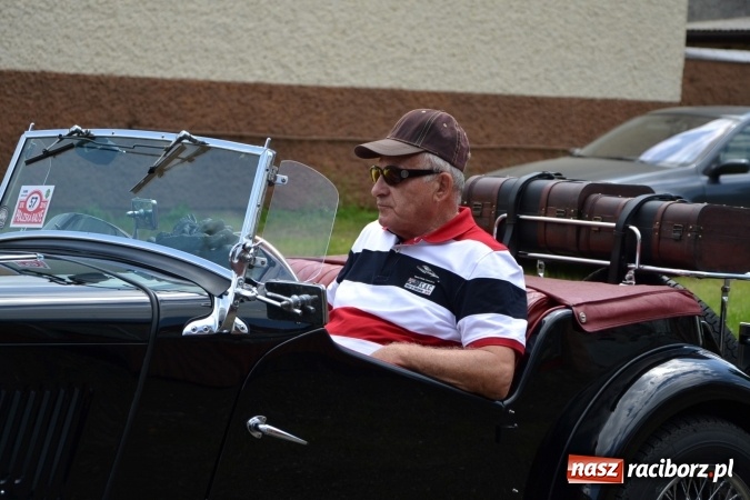 Zdjęcie w galerii na portalu naszraciborz.pl: Oldtimery w Bieńkowicach. Zobacz piękne auta i motocykle  wiadomości z regionu