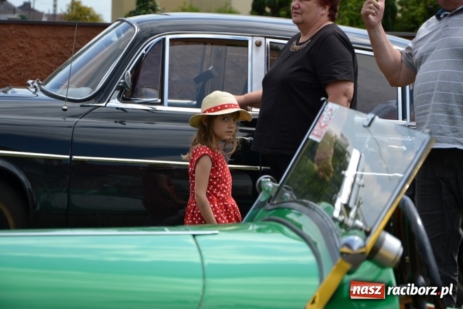 Zdjęcie w galerii na portalu naszraciborz.pl: Oldtimery w Bieńkowicach. Zobacz piękne auta i motocykle  wiadomości z regionu