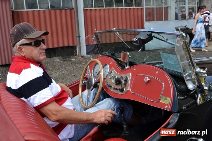 Zdjęcie w galerii na portalu naszraciborz.pl: Oldtimery w Bieńkowicach. Zobacz piękne auta i motocykle  wiadomości z regionu