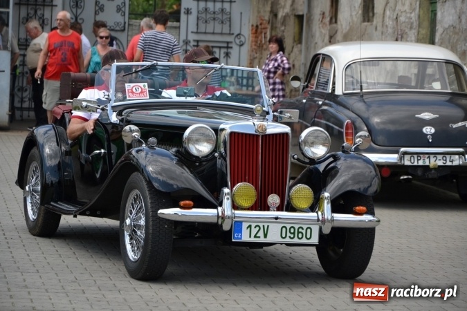 Zdjęcie w galerii na portalu naszraciborz.pl: Oldtimery w Bieńkowicach. Zobacz piękne auta i motocykle  wiadomości z regionu