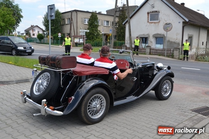Zdjęcie w galerii na portalu naszraciborz.pl: Oldtimery w Bieńkowicach. Zobacz piękne auta i motocykle  wiadomości z regionu