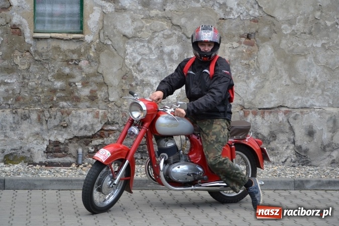Zdjęcie w galerii na portalu naszraciborz.pl: Oldtimery w Bieńkowicach. Zobacz piękne auta i motocykle  wiadomości z regionu