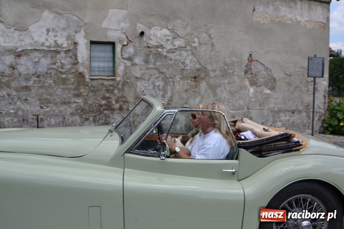 Zdjęcie w galerii na portalu naszraciborz.pl: Oldtimery w Bieńkowicach. Zobacz piękne auta i motocykle  wiadomości z regionu