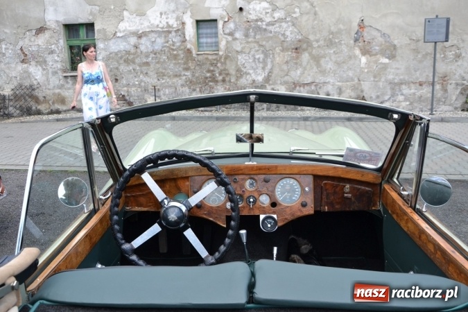 Zdjęcie w galerii na portalu naszraciborz.pl: Oldtimery w Bieńkowicach. Zobacz piękne auta i motocykle  wiadomości z regionu