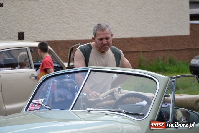 Zdjęcie w galerii na portalu naszraciborz.pl: Oldtimery w Bieńkowicach. Zobacz piękne auta i motocykle  wiadomości z regionu