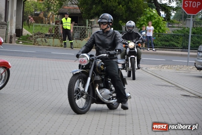 Zdjęcie w galerii na portalu naszraciborz.pl: Oldtimery w Bieńkowicach. Zobacz piękne auta i motocykle  wiadomości z regionu