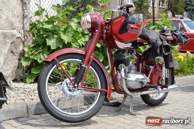 Zdjęcie w galerii na portalu naszraciborz.pl: Oldtimery w Bieńkowicach. Zobacz piękne auta i motocykle  wiadomości z regionu