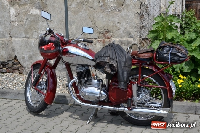 Zdjęcie w galerii na portalu naszraciborz.pl: Oldtimery w Bieńkowicach. Zobacz piękne auta i motocykle  wiadomości z regionu