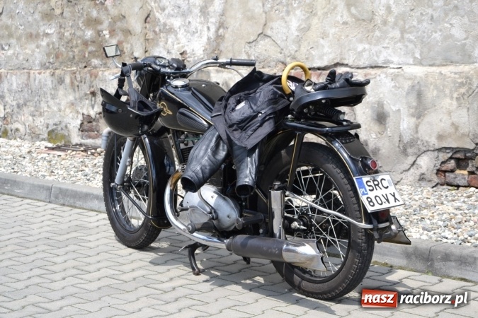 Zdjęcie w galerii na portalu naszraciborz.pl: Oldtimery w Bieńkowicach. Zobacz piękne auta i motocykle  wiadomości z regionu