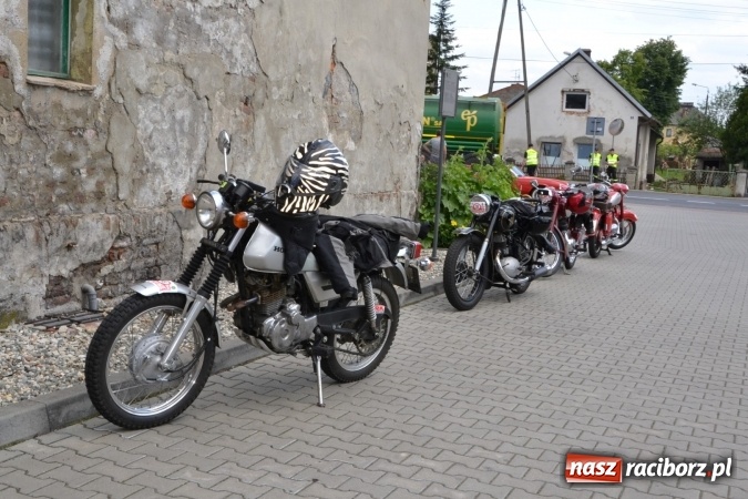 Zdjęcie w galerii na portalu naszraciborz.pl: Oldtimery w Bieńkowicach. Zobacz piękne auta i motocykle  wiadomości z regionu
