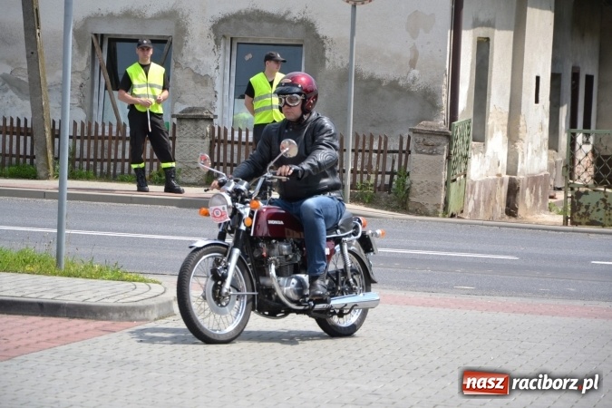 Zdjęcie w galerii na portalu naszraciborz.pl: Oldtimery w Bieńkowicach. Zobacz piękne auta i motocykle  wiadomości z regionu