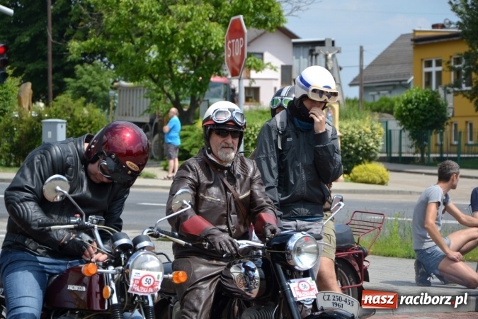 Zdjęcie w galerii na portalu naszraciborz.pl: Oldtimery w Bieńkowicach. Zobacz piękne auta i motocykle  wiadomości z regionu