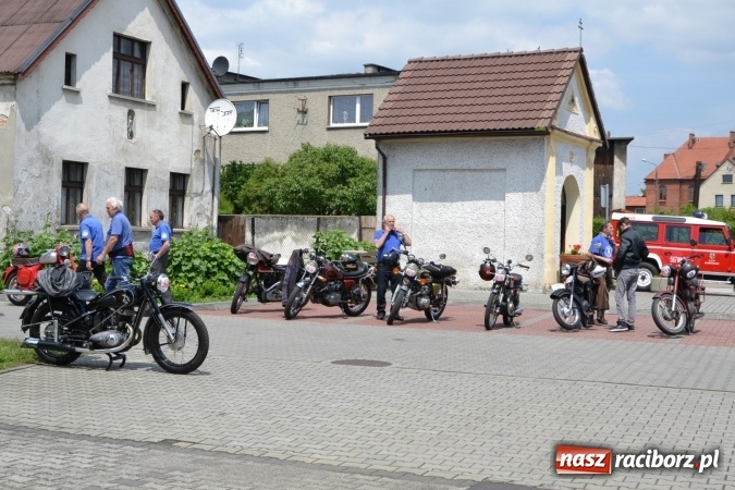 Zdjęcie w galerii na portalu naszraciborz.pl: Oldtimery w Bieńkowicach. Zobacz piękne auta i motocykle  wiadomości z regionu
