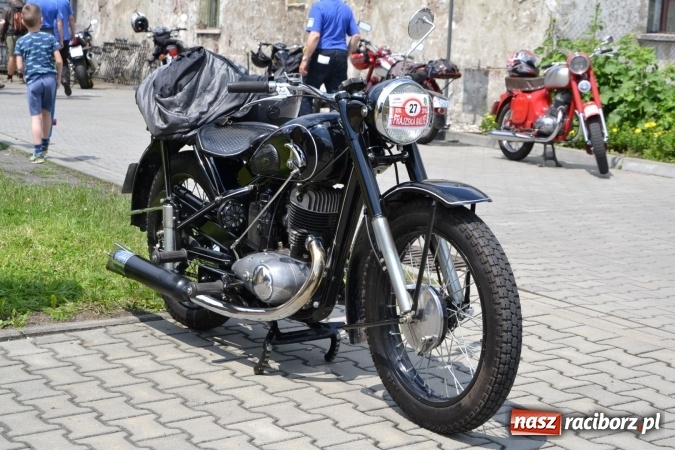 Zdjęcie w galerii na portalu naszraciborz.pl: Oldtimery w Bieńkowicach. Zobacz piękne auta i motocykle  wiadomości z regionu