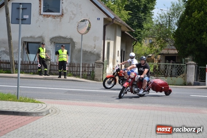 Zdjęcie w galerii na portalu naszraciborz.pl: Oldtimery w Bieńkowicach. Zobacz piękne auta i motocykle  wiadomości z regionu