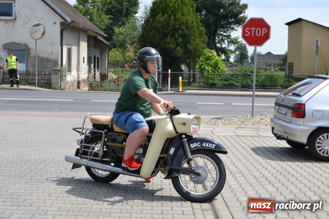 Zdjęcie w galerii na portalu naszraciborz.pl: Oldtimery w Bieńkowicach. Zobacz piękne auta i motocykle  wiadomości z regionu
