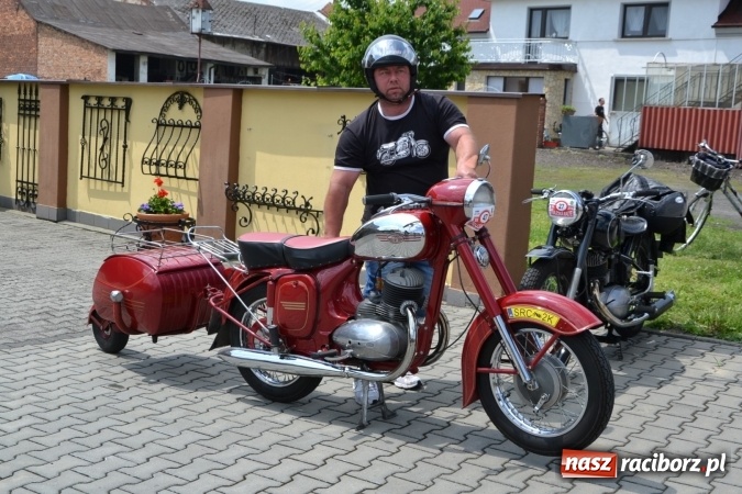 Zdjęcie w galerii na portalu naszraciborz.pl: Oldtimery w Bieńkowicach. Zobacz piękne auta i motocykle  wiadomości z regionu