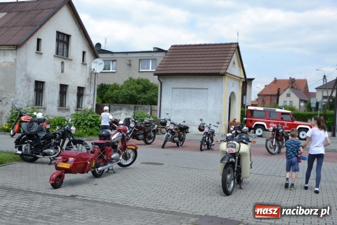 Zdjęcie w galerii na portalu naszraciborz.pl: Oldtimery w Bieńkowicach. Zobacz piękne auta i motocykle  wiadomości z regionu