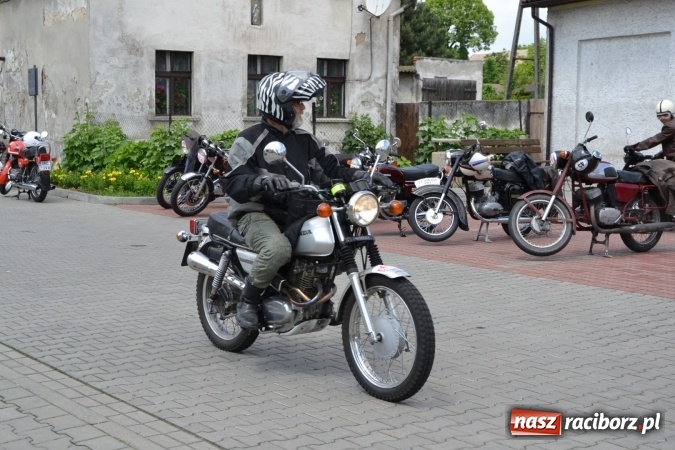 Zdjęcie w galerii na portalu naszraciborz.pl: Oldtimery w Bieńkowicach. Zobacz piękne auta i motocykle  wiadomości z regionu