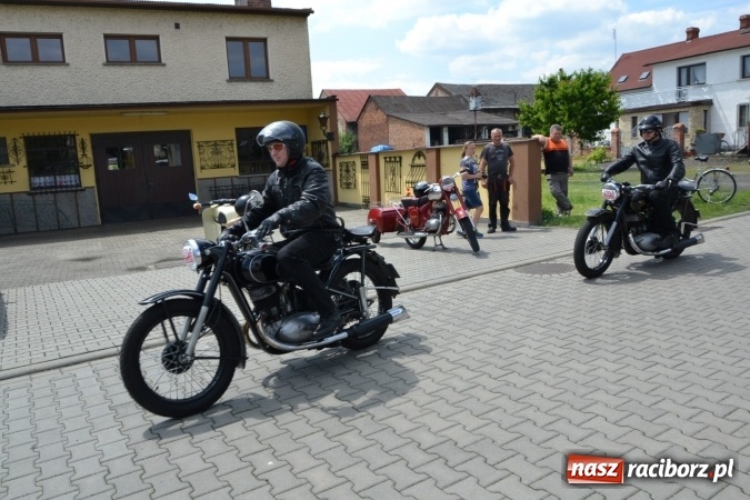 Zdjęcie w galerii na portalu naszraciborz.pl: Oldtimery w Bieńkowicach. Zobacz piękne auta i motocykle  wiadomości z regionu