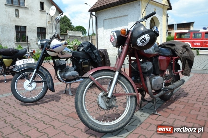 Zdjęcie w galerii na portalu naszraciborz.pl: Oldtimery w Bieńkowicach. Zobacz piękne auta i motocykle  wiadomości z regionu
