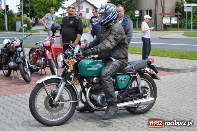 Zdjęcie w galerii na portalu naszraciborz.pl: Oldtimery w Bieńkowicach. Zobacz piękne auta i motocykle  wiadomości z regionu