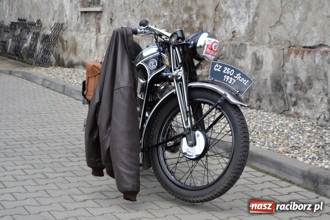 Zdjęcie w galerii na portalu naszraciborz.pl: Oldtimery w Bieńkowicach. Zobacz piękne auta i motocykle  wiadomości z regionu