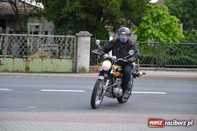 Zdjęcie w galerii na portalu naszraciborz.pl: Oldtimery w Bieńkowicach. Zobacz piękne auta i motocykle  wiadomości z regionu