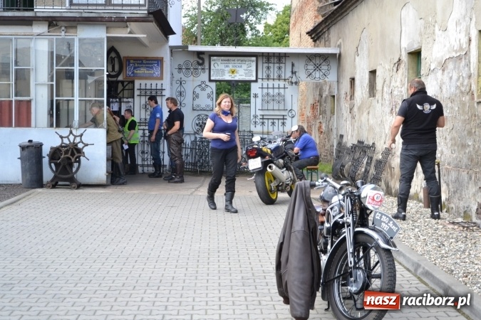 Zdjęcie w galerii na portalu naszraciborz.pl: Oldtimery w Bieńkowicach. Zobacz piękne auta i motocykle  wiadomości z regionu