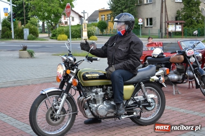Zdjęcie w galerii na portalu naszraciborz.pl: Oldtimery w Bieńkowicach. Zobacz piękne auta i motocykle  wiadomości z regionu