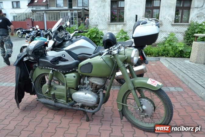 Zdjęcie w galerii na portalu naszraciborz.pl: Oldtimery w Bieńkowicach. Zobacz piękne auta i motocykle  wiadomości z regionu