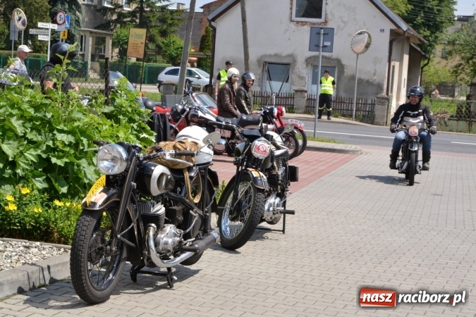Zdjęcie w galerii na portalu naszraciborz.pl: Oldtimery w Bieńkowicach. Zobacz piękne auta i motocykle  wiadomości z regionu
