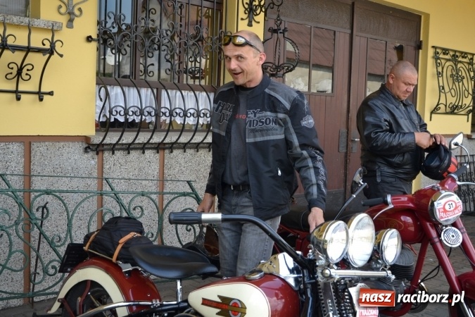 Zdjęcie w galerii na portalu naszraciborz.pl: Oldtimery w Bieńkowicach. Zobacz piękne auta i motocykle  wiadomości z regionu