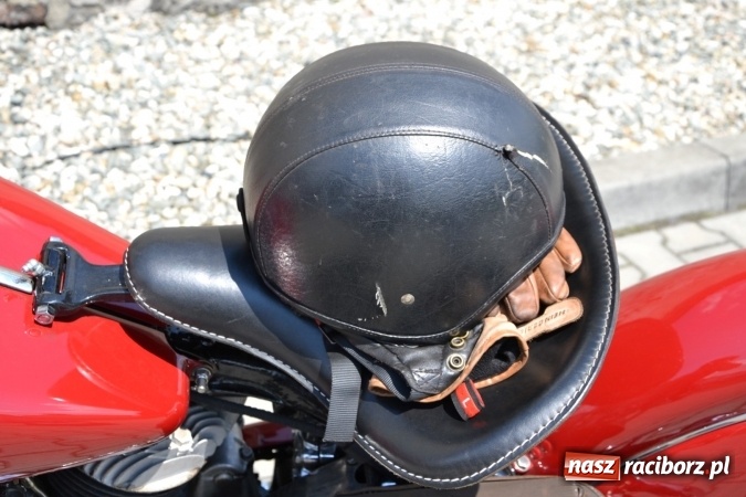 Zdjęcie w galerii na portalu naszraciborz.pl: Oldtimery w Bieńkowicach. Zobacz piękne auta i motocykle  wiadomości z regionu