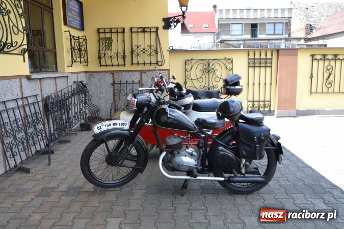 Zdjęcie w galerii na portalu naszraciborz.pl: Oldtimery w Bieńkowicach. Zobacz piękne auta i motocykle  wiadomości z regionu