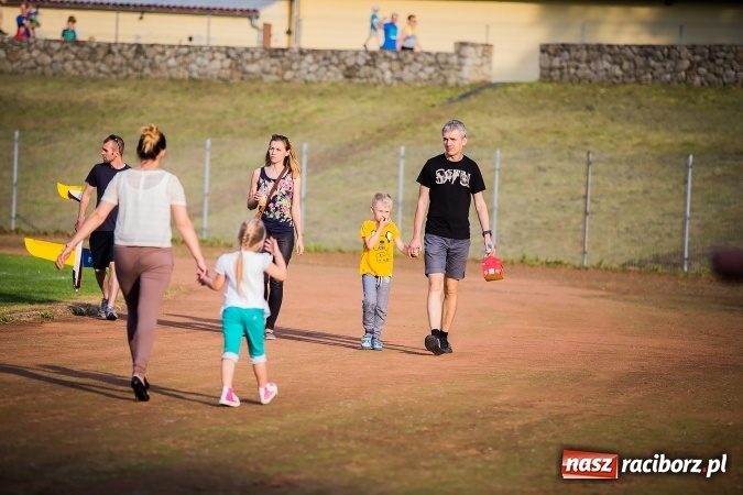Zdjęcie w galerii na portalu naszraciborz.pl: Wielka bitwa powietrzna na stadionie miejskim wiadomości z regionu